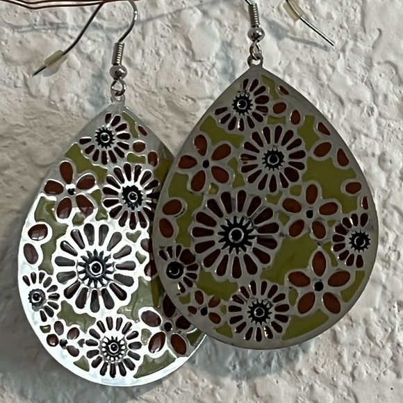 Retro Flower Teardrop Earrings - Picture 1 of 5